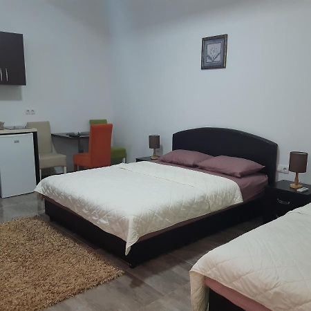 Zara Apartments Улцинь Екстер'єр фото