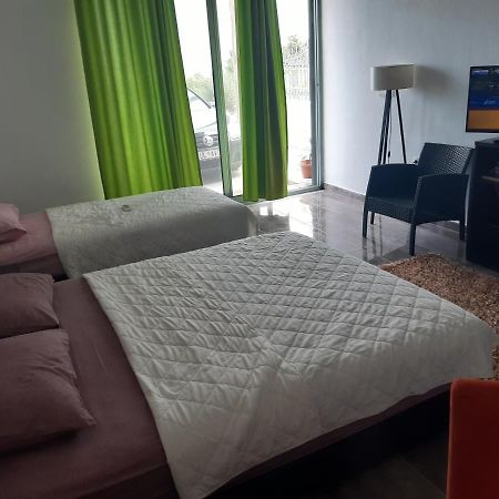 Zara Apartments Улцинь Екстер'єр фото