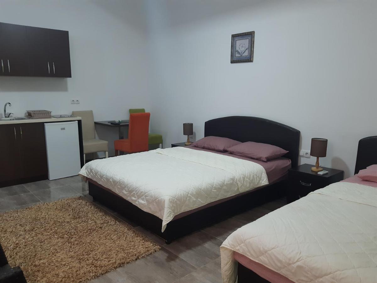 Zara Apartments Улцинь Екстер'єр фото