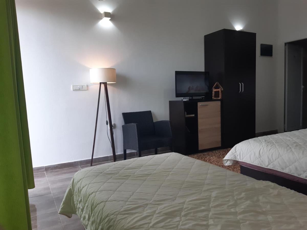 Zara Apartments Улцинь Екстер'єр фото