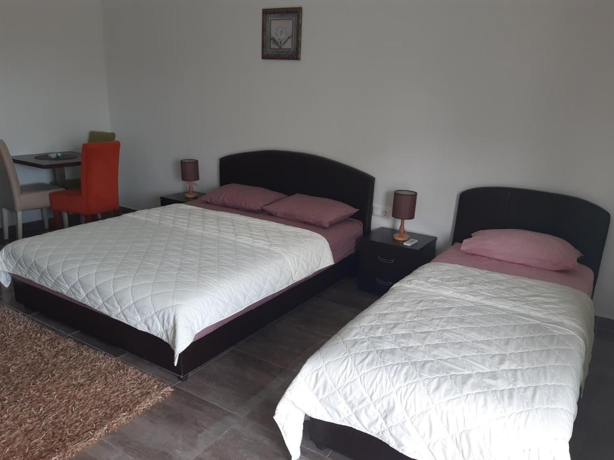 Zara Apartments Улцинь Екстер'єр фото