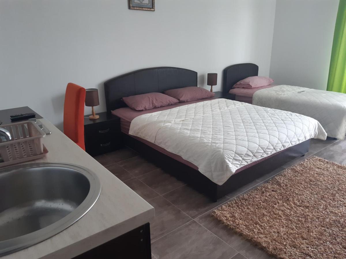 Zara Apartments Улцинь Екстер'єр фото