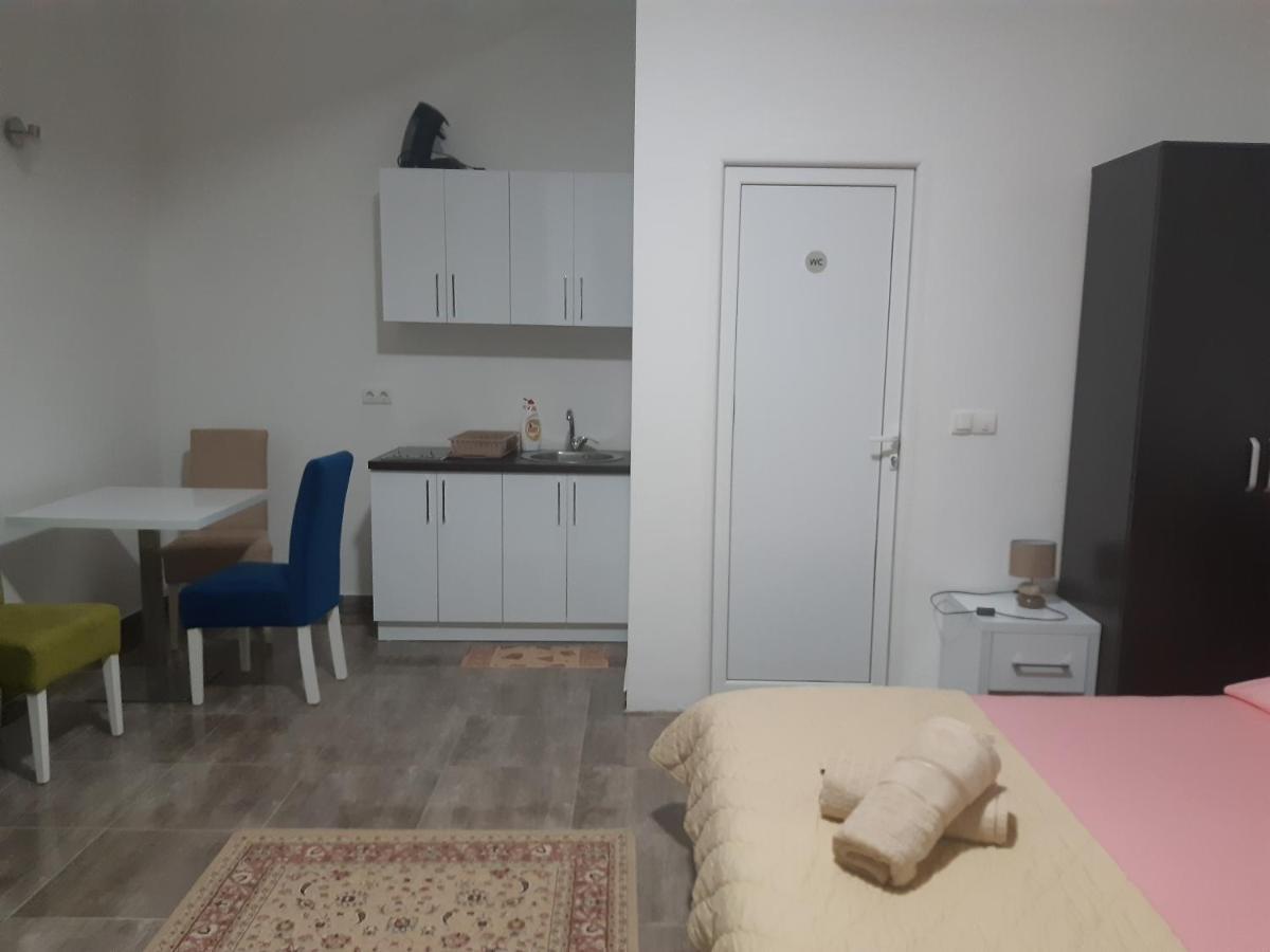 Zara Apartments Улцинь Екстер'єр фото