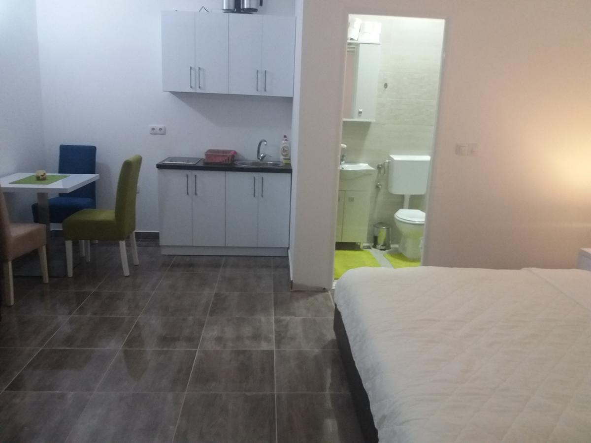 Zara Apartments Улцинь Екстер'єр фото